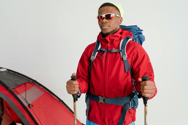 Wie kÃ¶nnen Reisende im De-Tourismus authentische Erlebnisse finden?